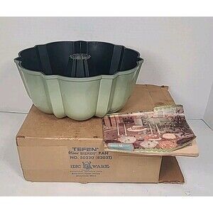 Vintage NORDIC WARE 9” Mini Bundt Pan Heavy Cast Aluminum W/Box And  Recipe Book